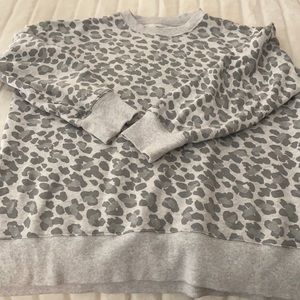 Aerie leopard crewneck sweatshirt gray excellent cond
